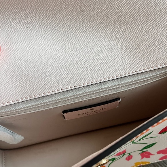 New with tags!! Kate Spade floral purse - Picture 4 of 4